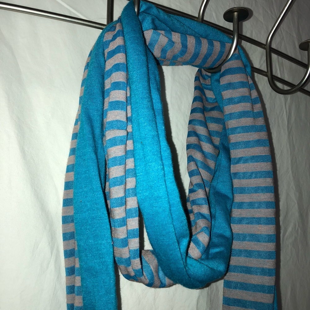 Scarf - Picture 3 of 6